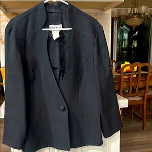 Karen Miller/New York  Women's Elegant Black Suit Jacket